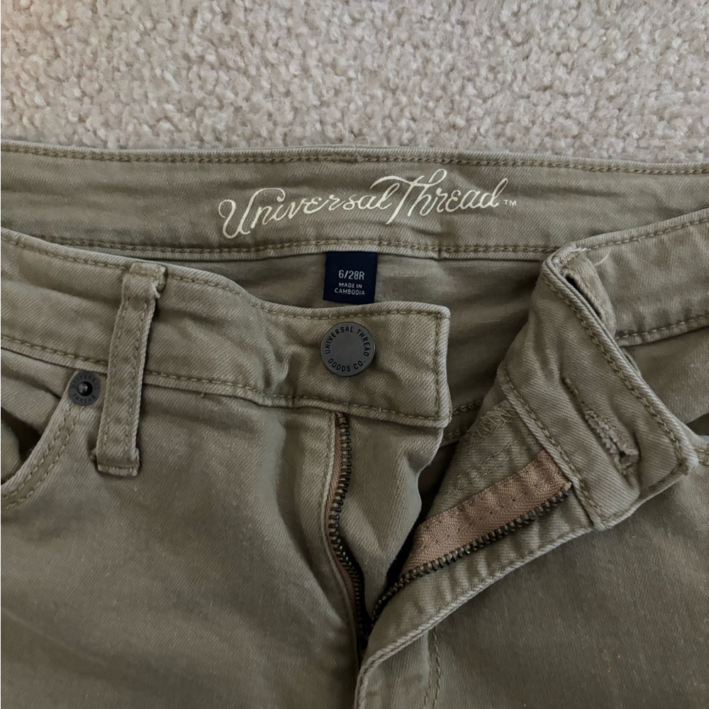 Universal thread size 28R skinny khaki pants